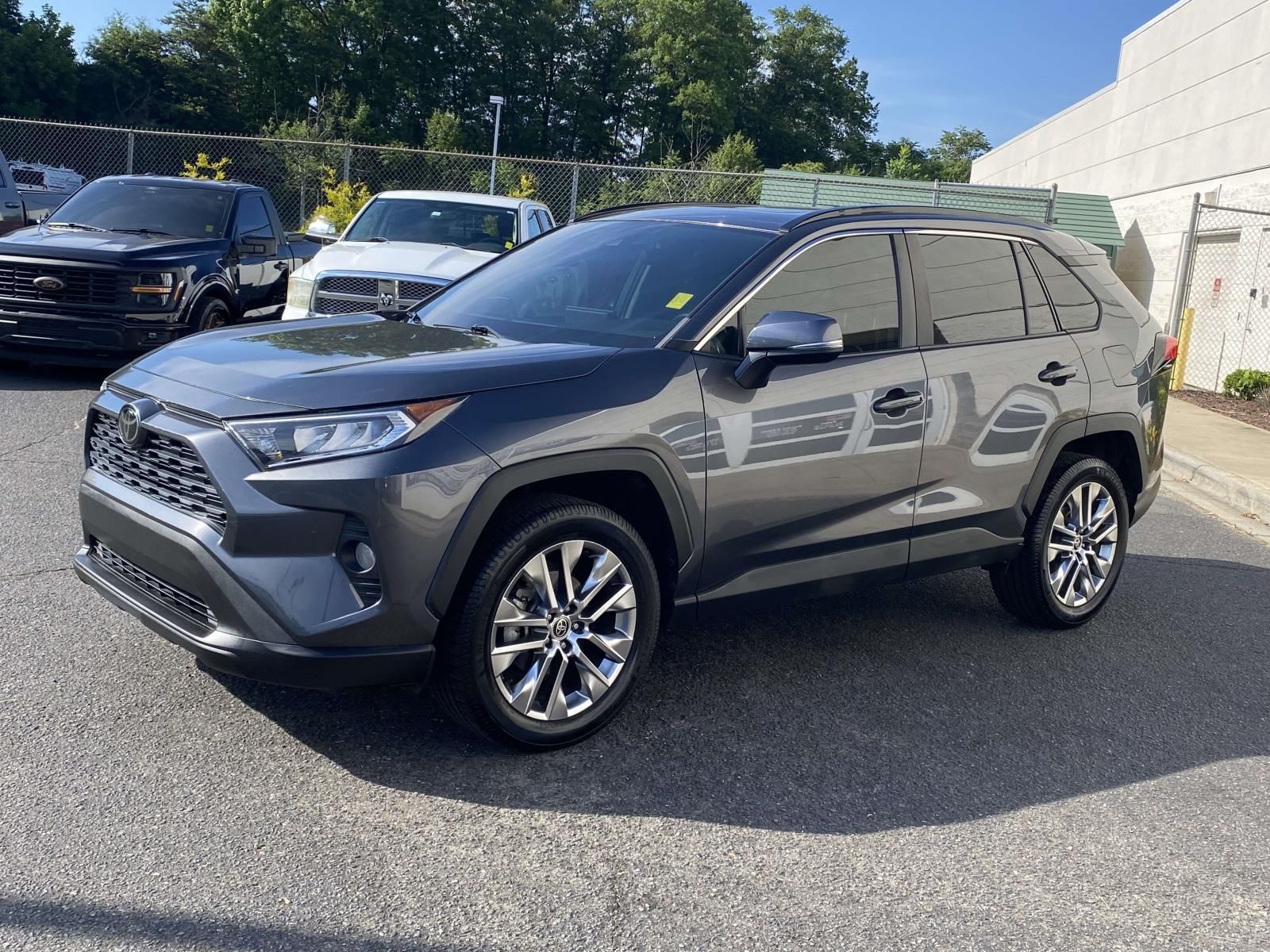 View vehicle photo 3