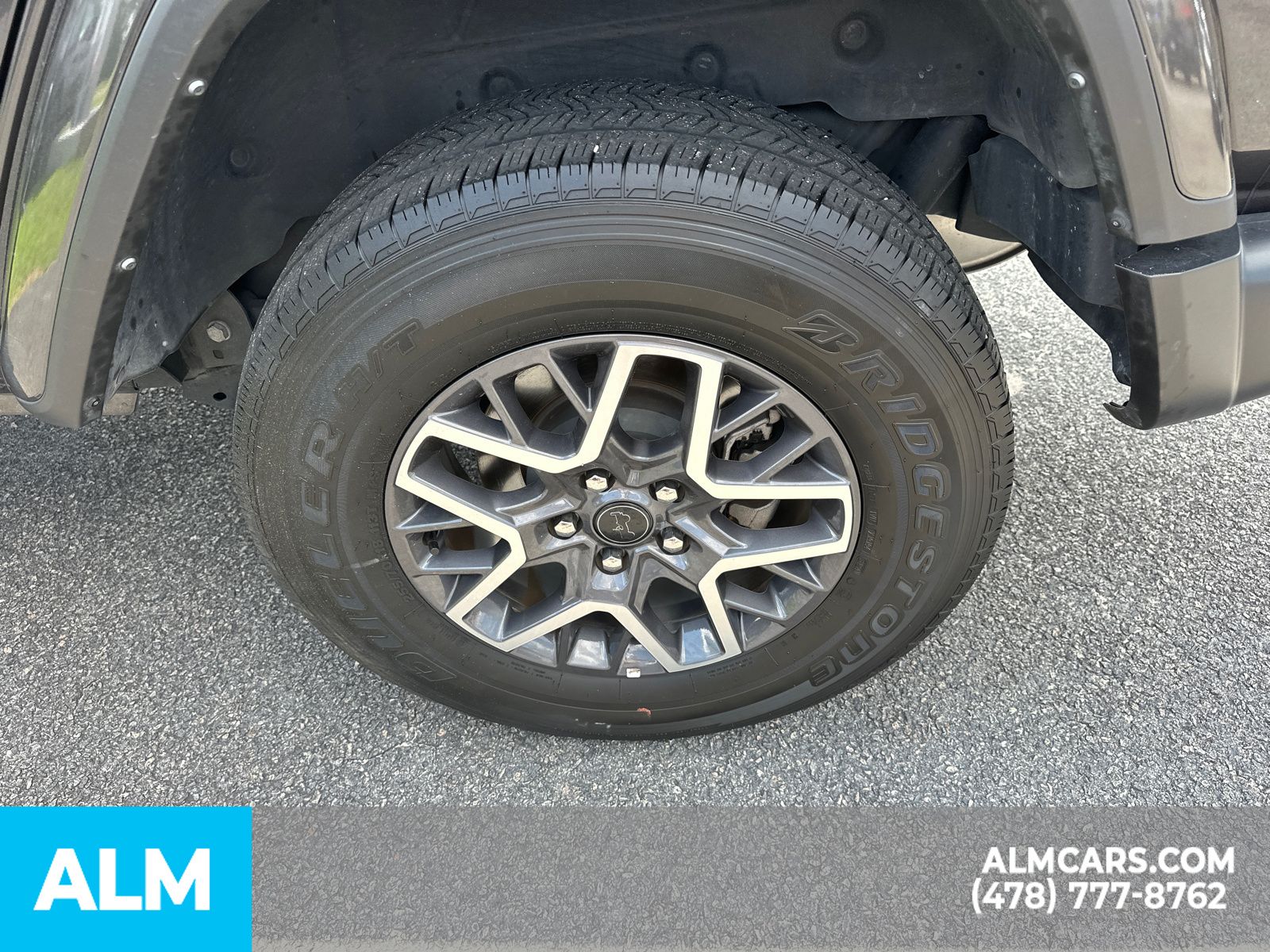Used 2025 Gray Jeep Sahara image 23