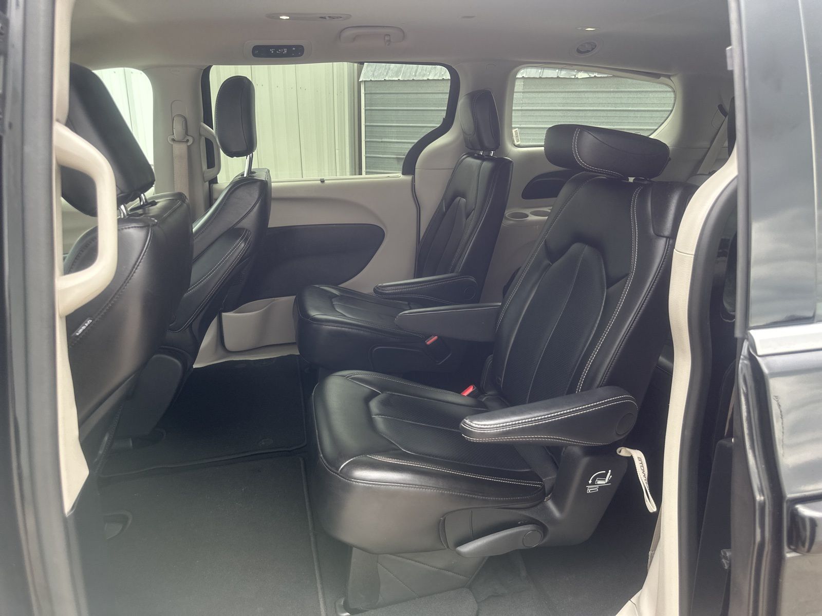 Used Car 2023 Chrysler Pacifica  Touring L For Sale Under $25,000 In Austin, Texas