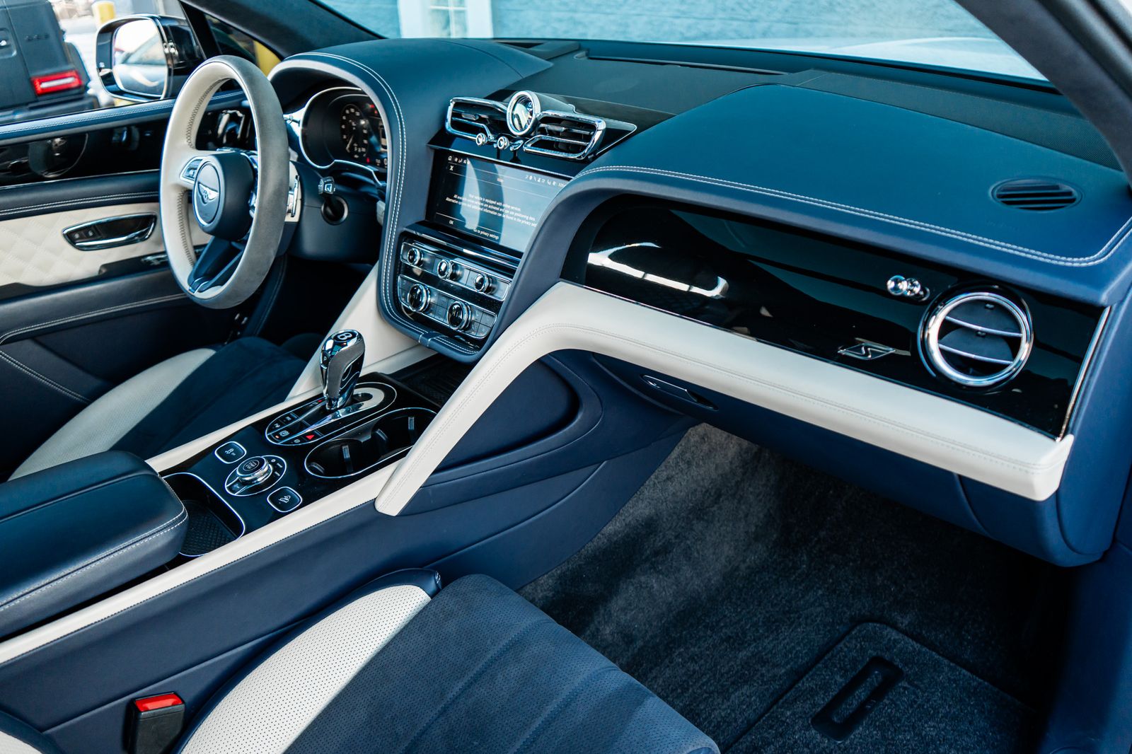 2022 Bentley Bentayga S photo 2