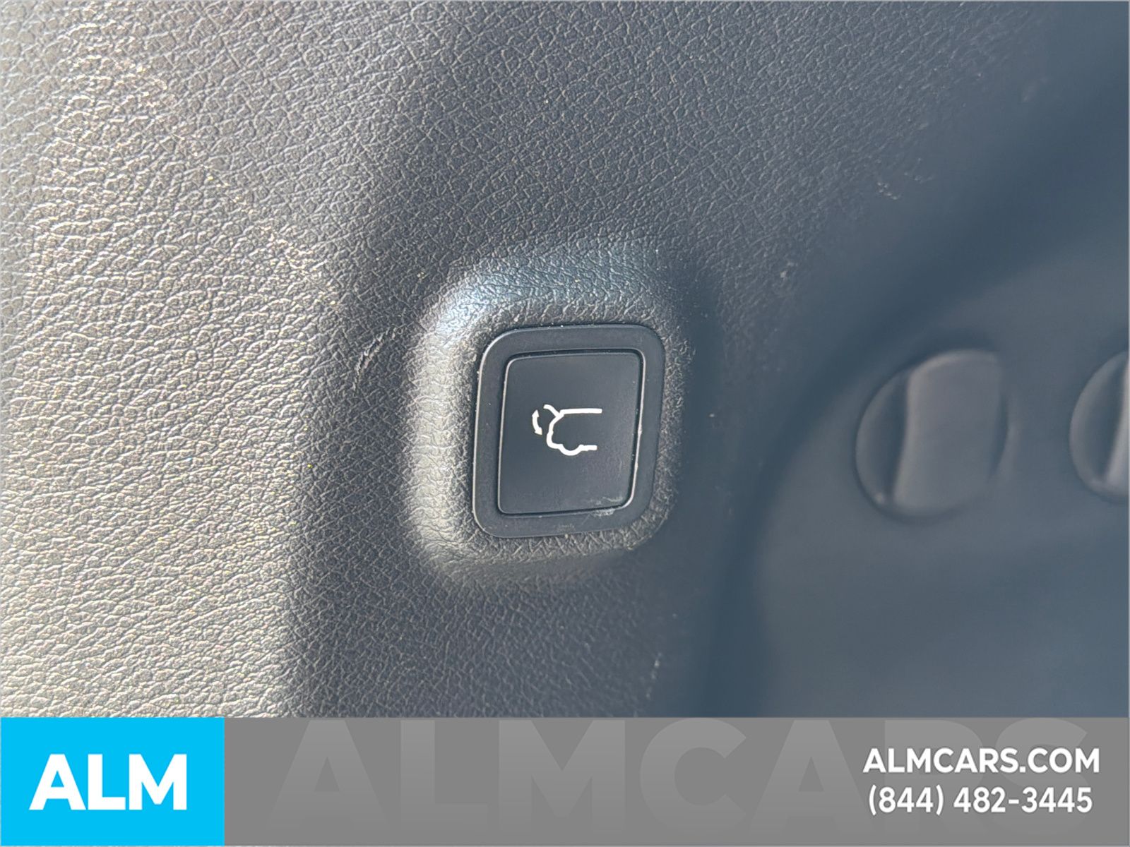 Used 2019 Silver Jeep Limited image 22