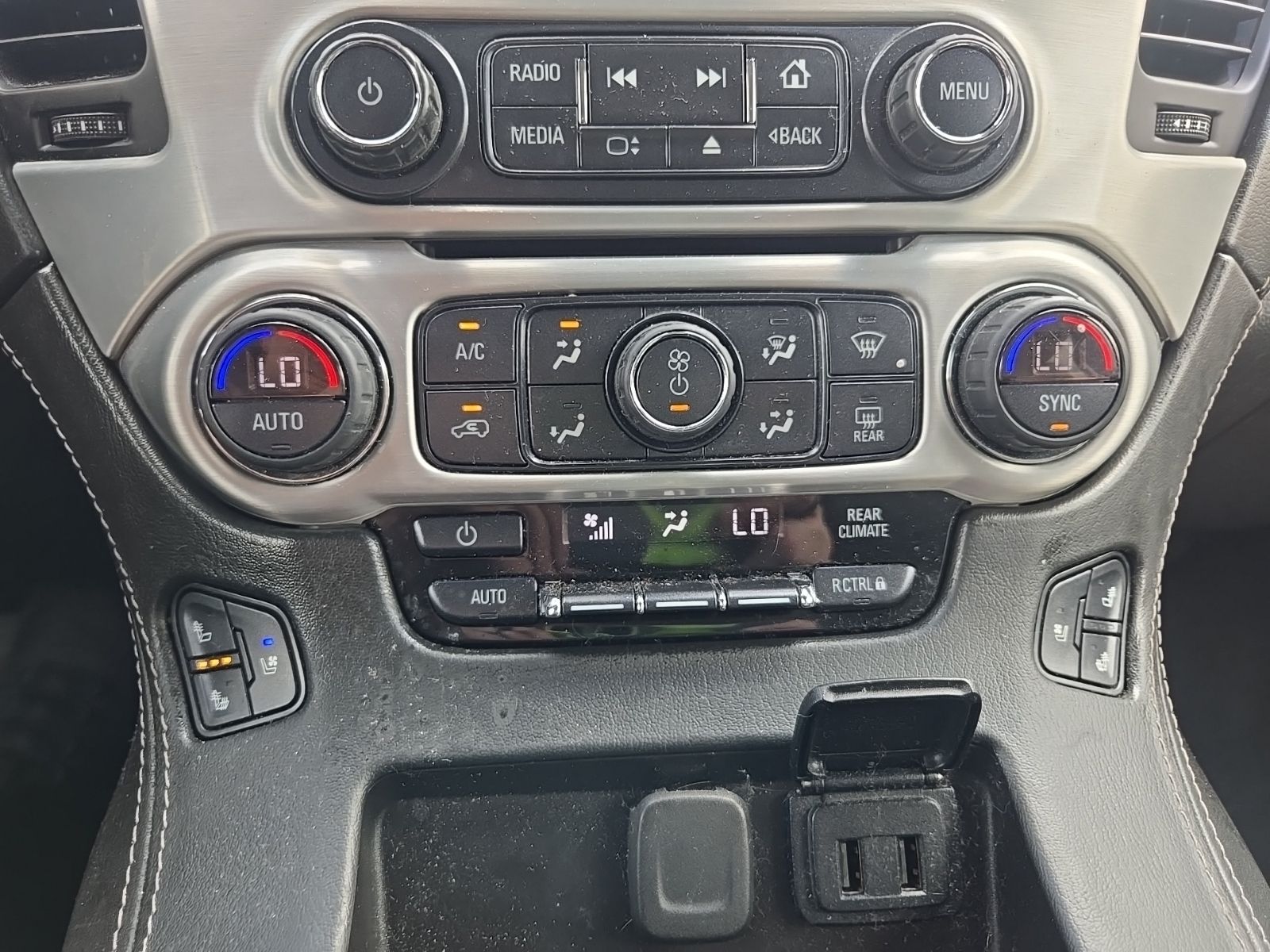 Used 2020 Black GMC SLT image 29