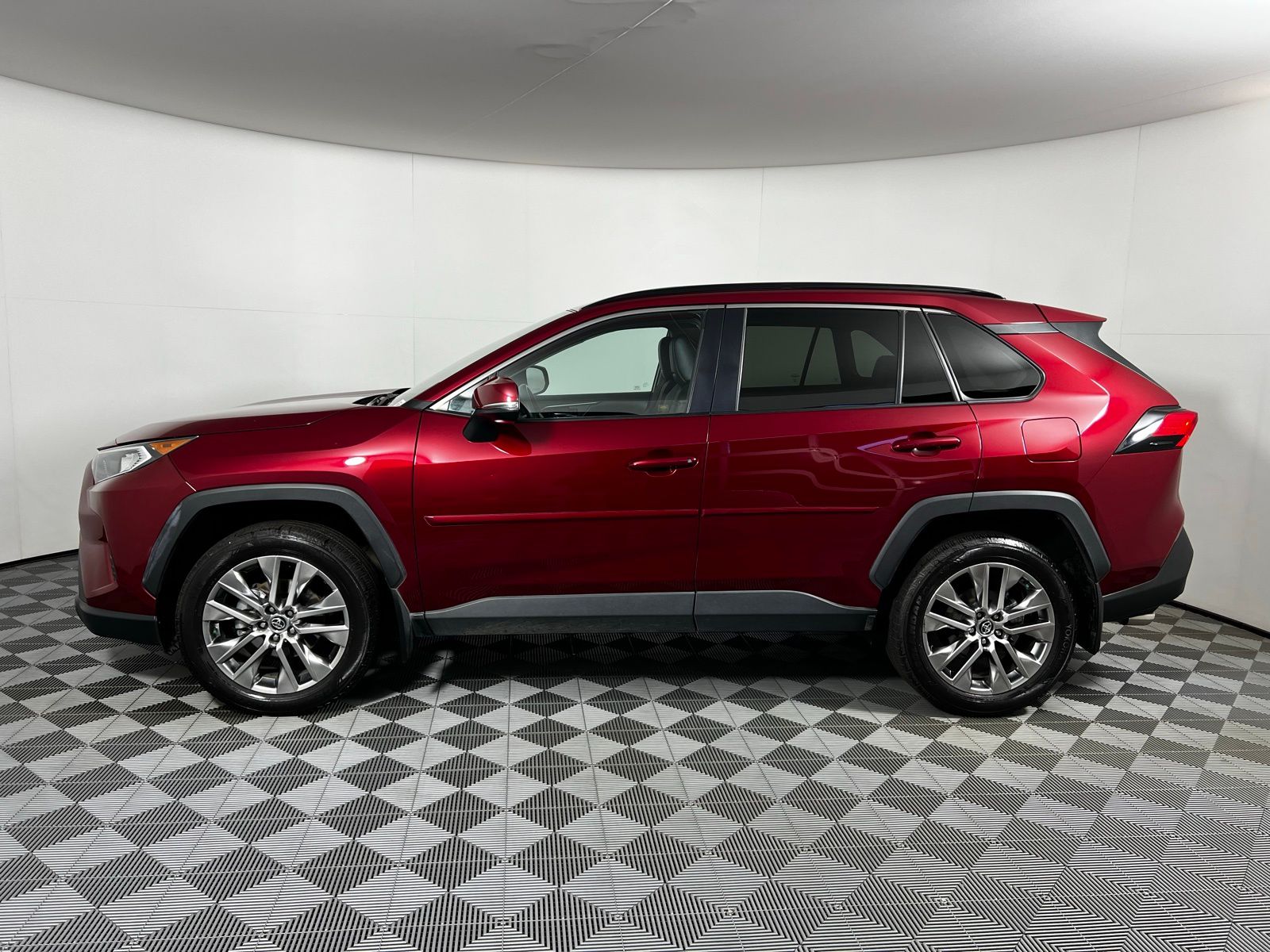 Thumbnail: 2020 Toyota RAV4 - 8