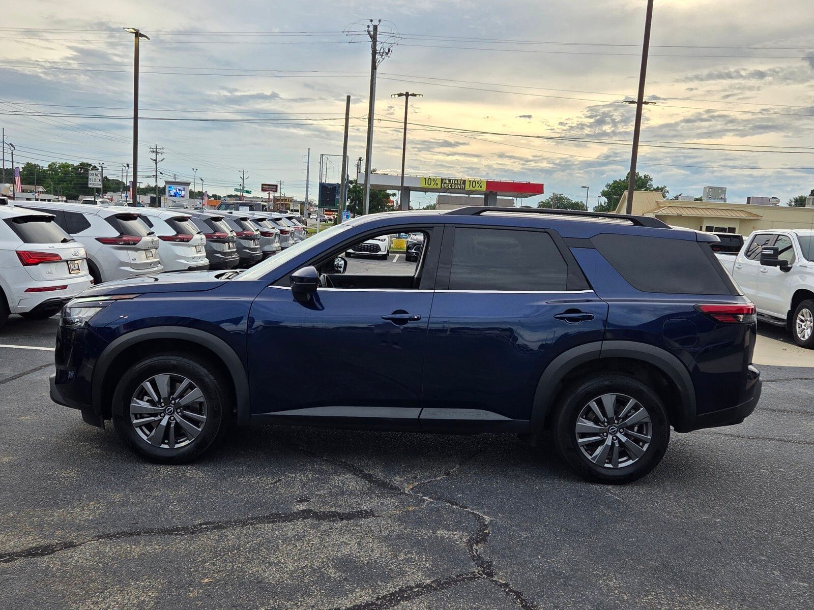 Used 2025 Blue Nissan SV image 4