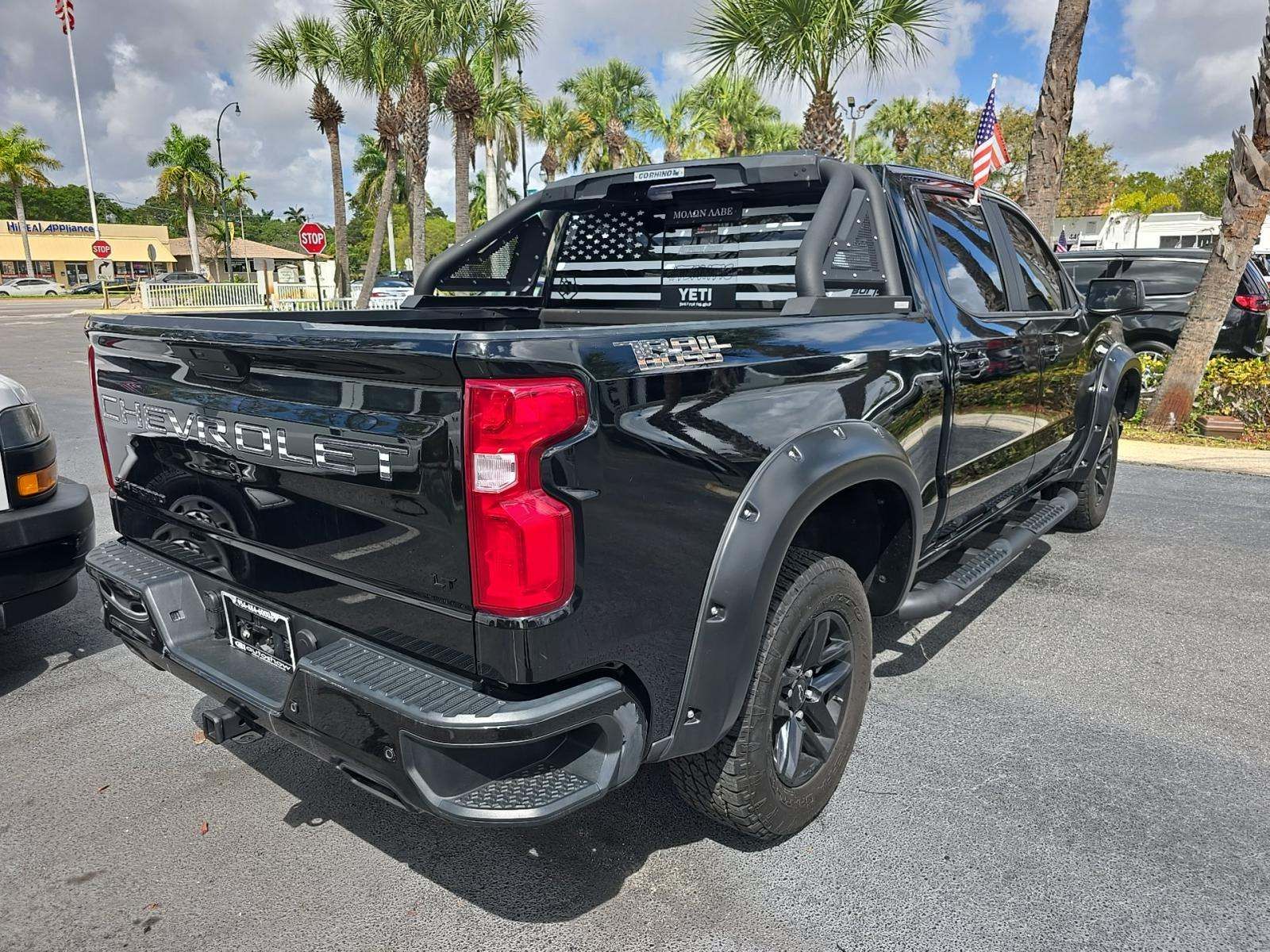 View vehicle photo 3