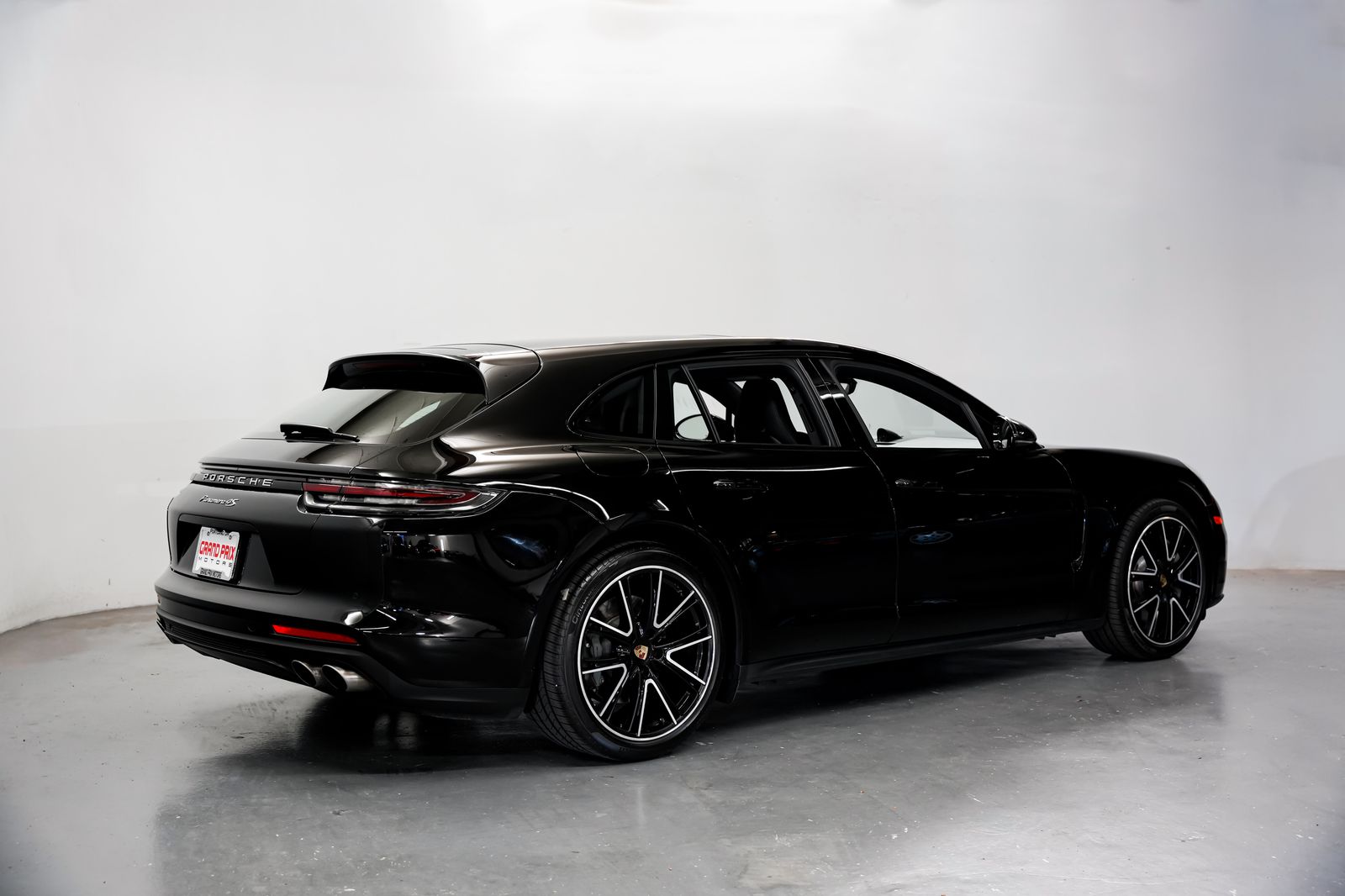 2018 Porsche Panamera Sport Turismo 4S — photo 2