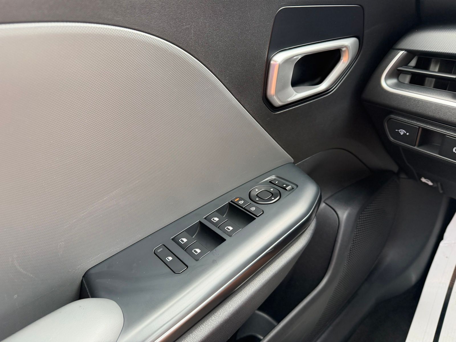 2025 Kia K4 image 25