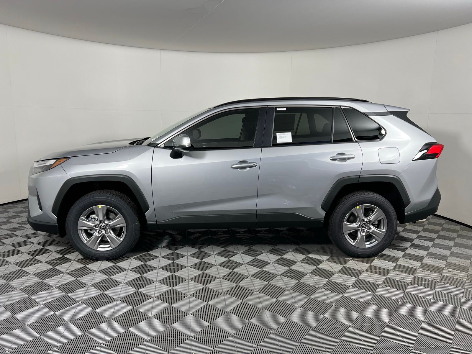 Thumbnail: 2025 Toyota RAV4 - 8