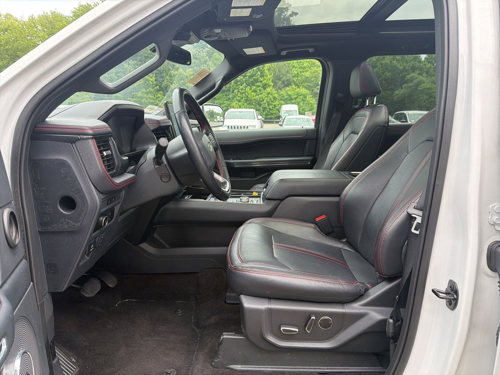Certified Used 2023 Oxford White Ford Limited image 9
