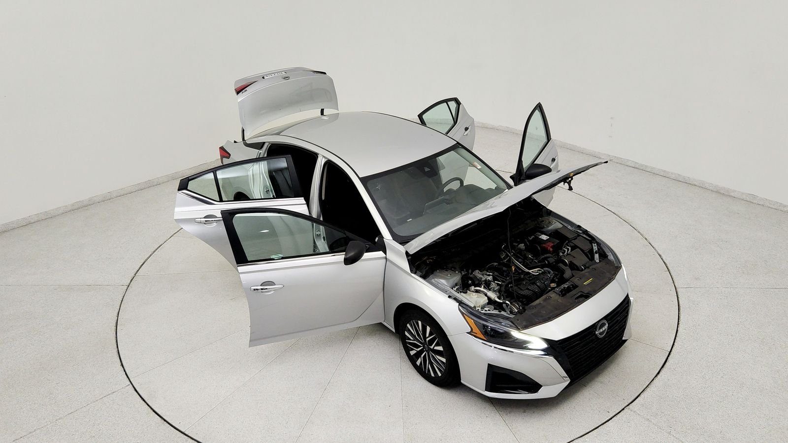 Used 2024 Silver Nissan 2.5 SV image 21