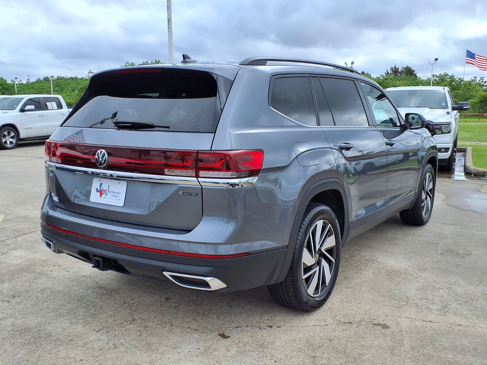 2025 Volkswagen Atlas 2.0T SE w/Technology - 4