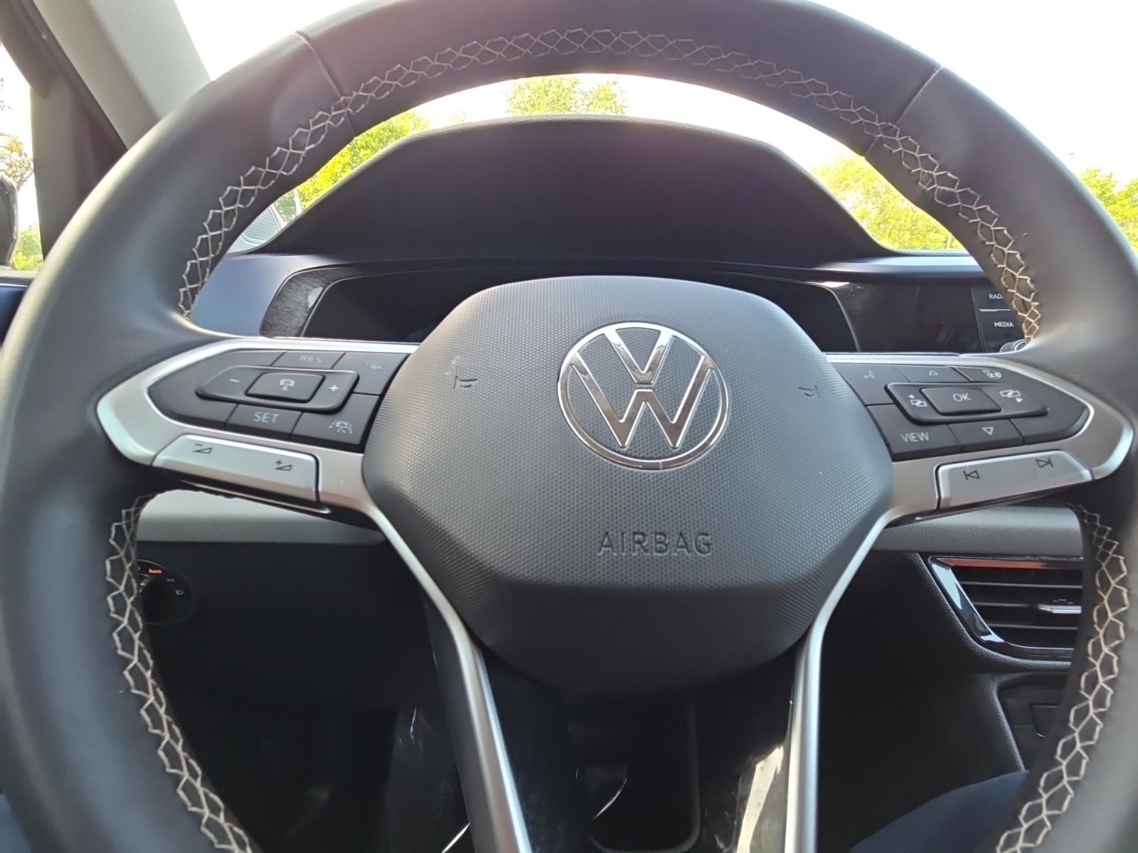 Used 2023 Black Volkswagen 1.5T SE image 15