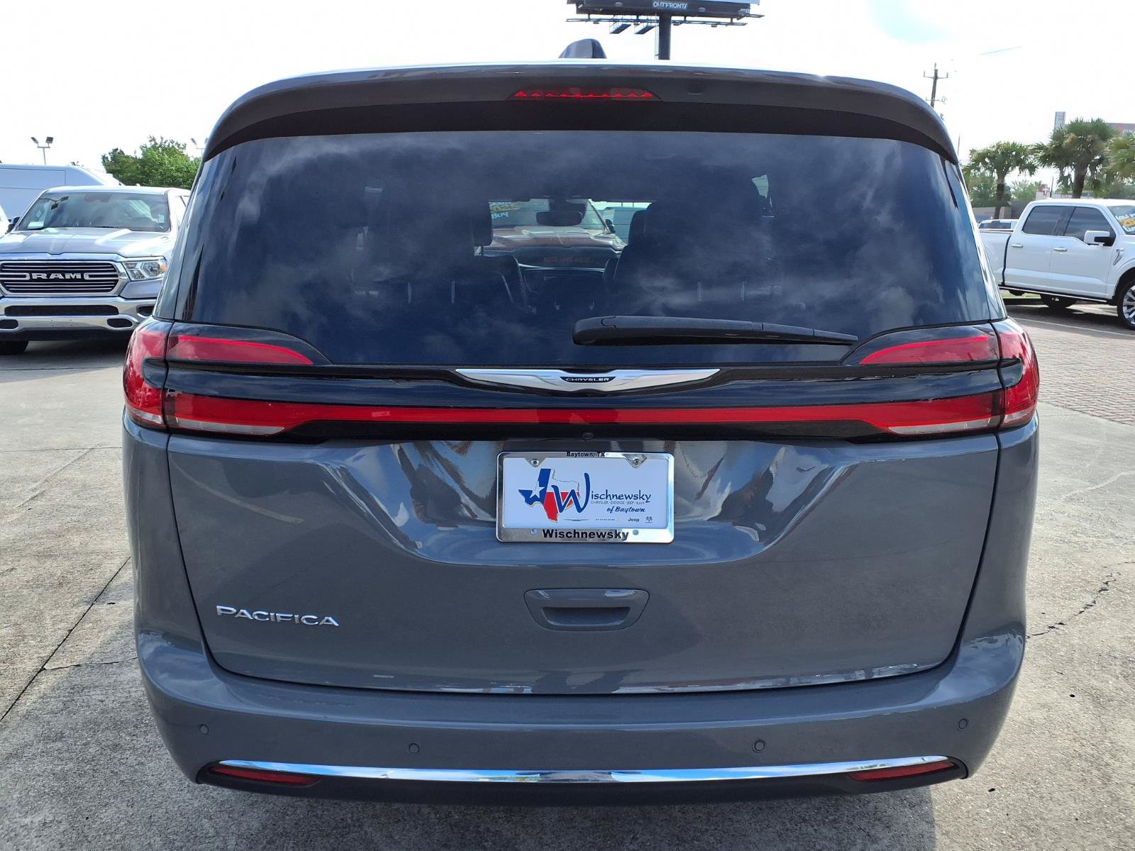 2025 Chrysler Pacifica Select - 5