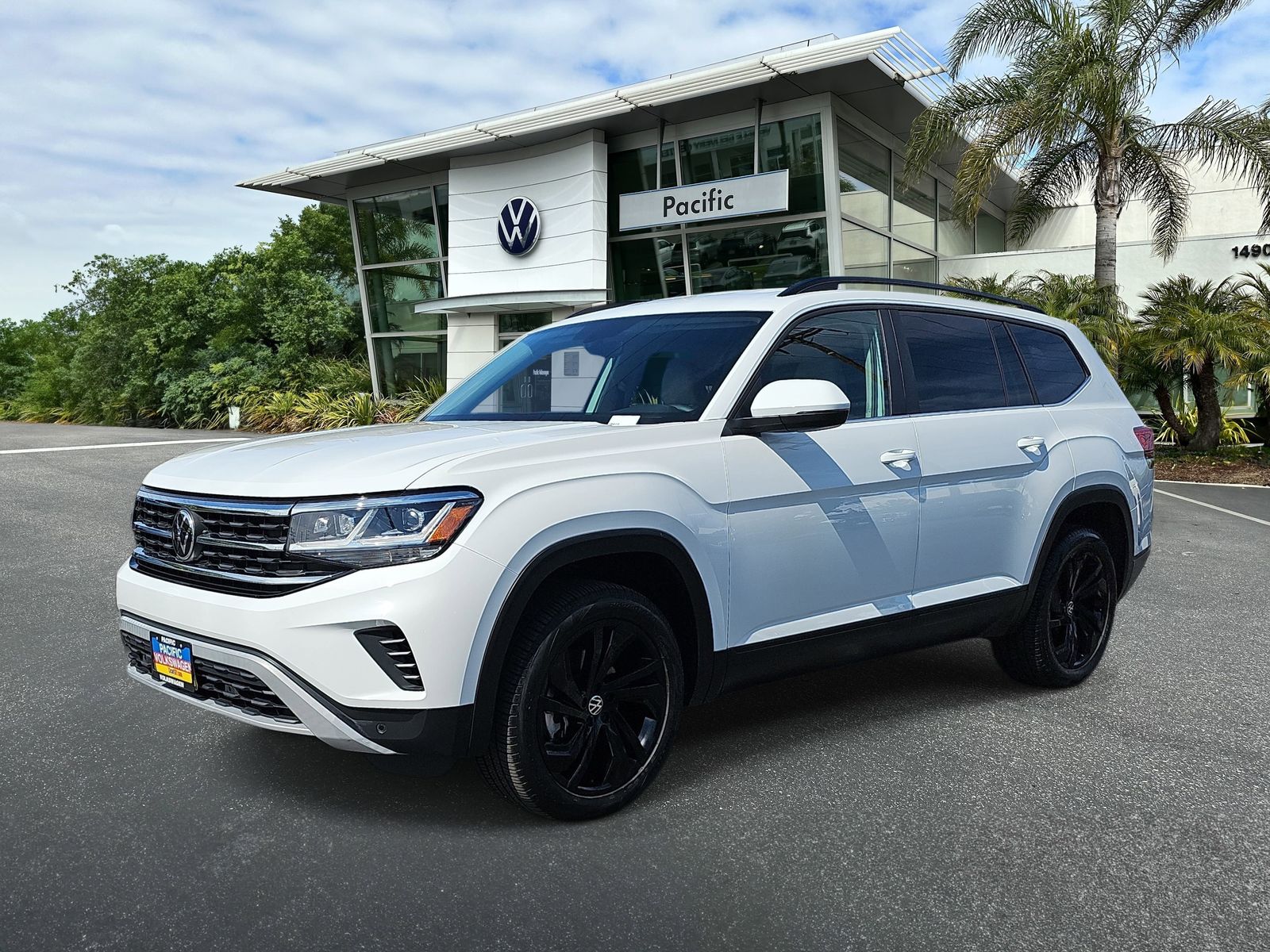 Pure White 2023 Volkswagen Atlas 8-Speed Automatic