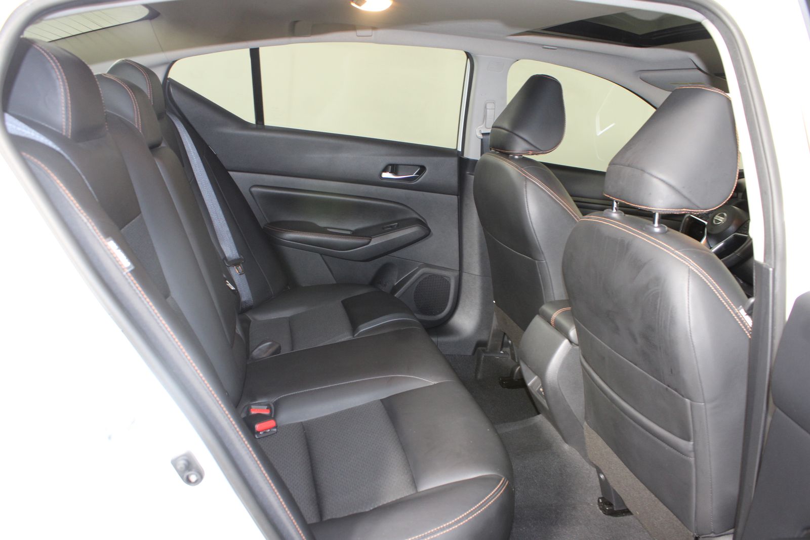 Used 2022 White Nissan 2.0 SR image 13