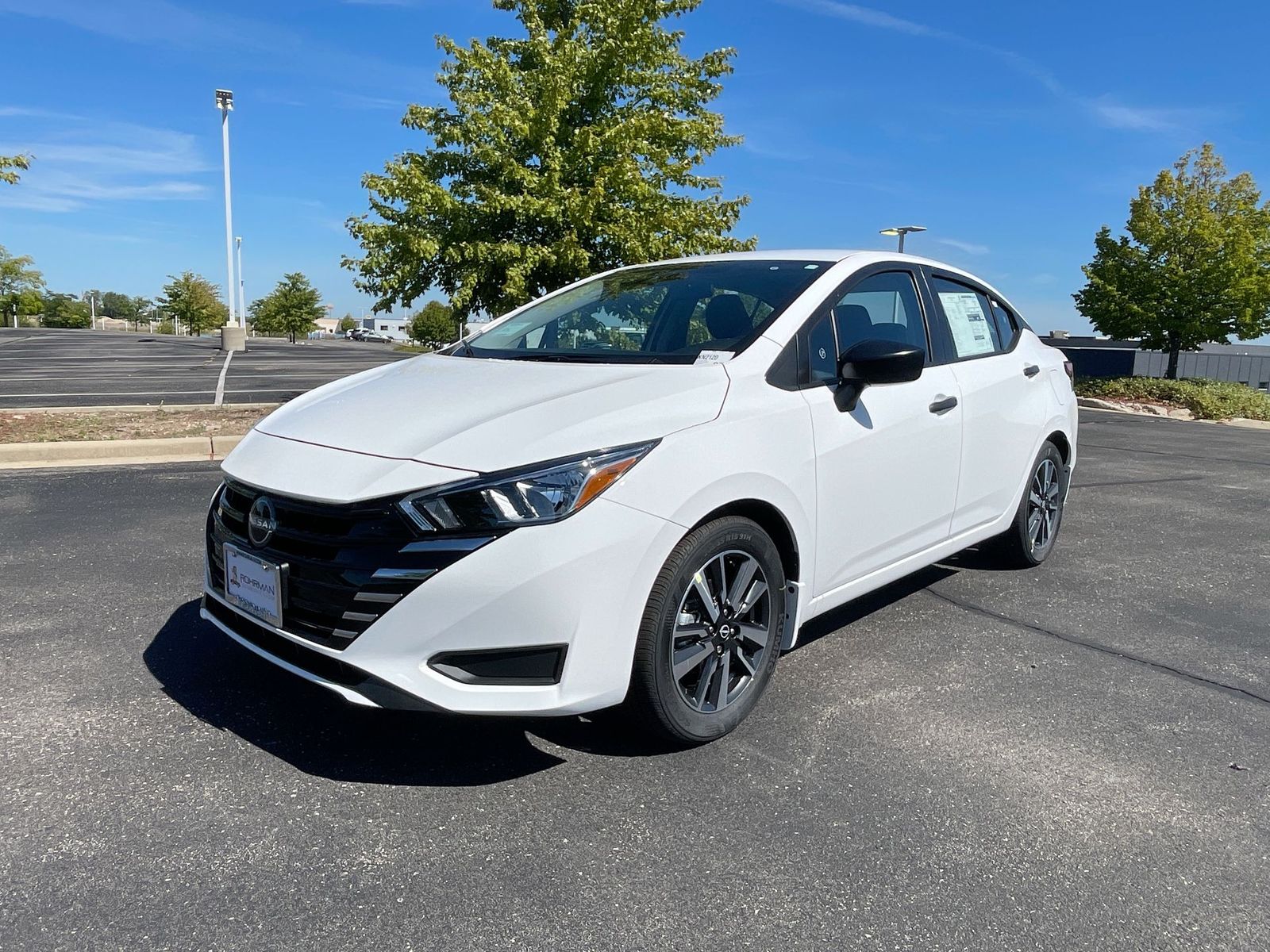 2024 Nissan Versa 1.6 S 3