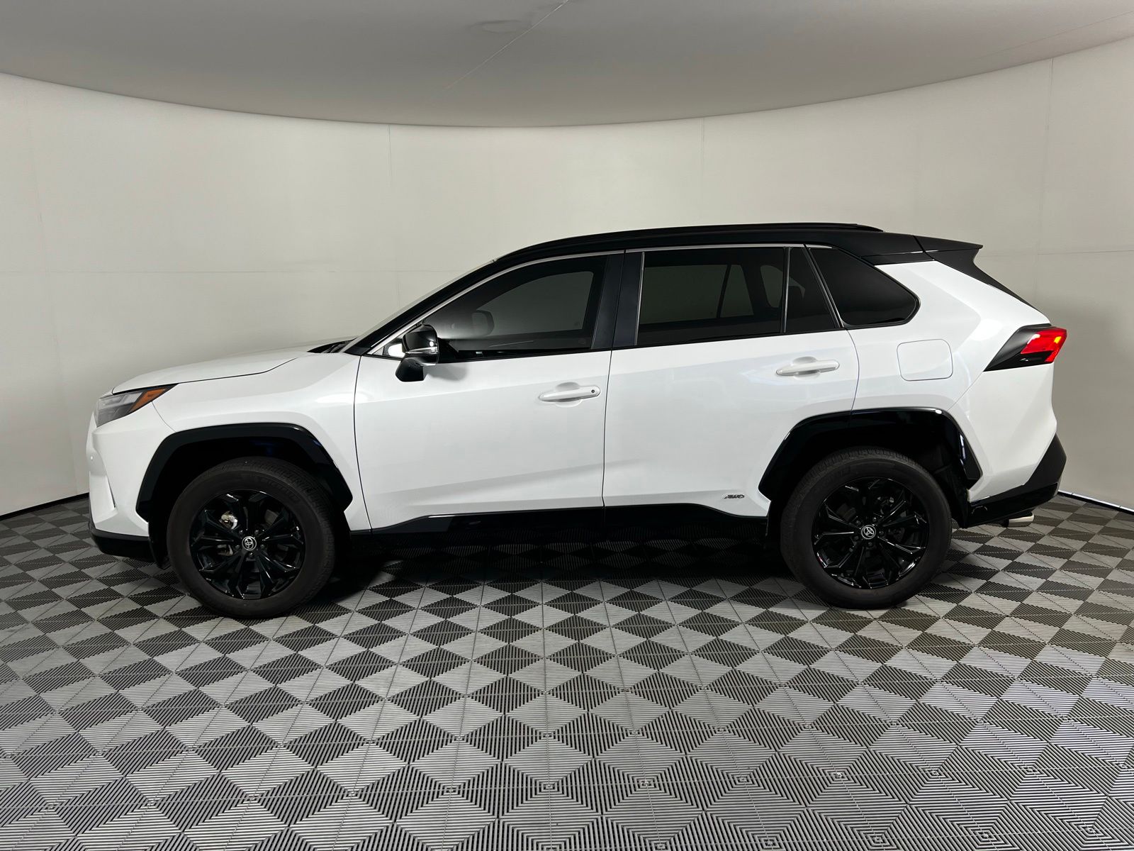 Thumbnail: 2023 Toyota RAV4 - 8
