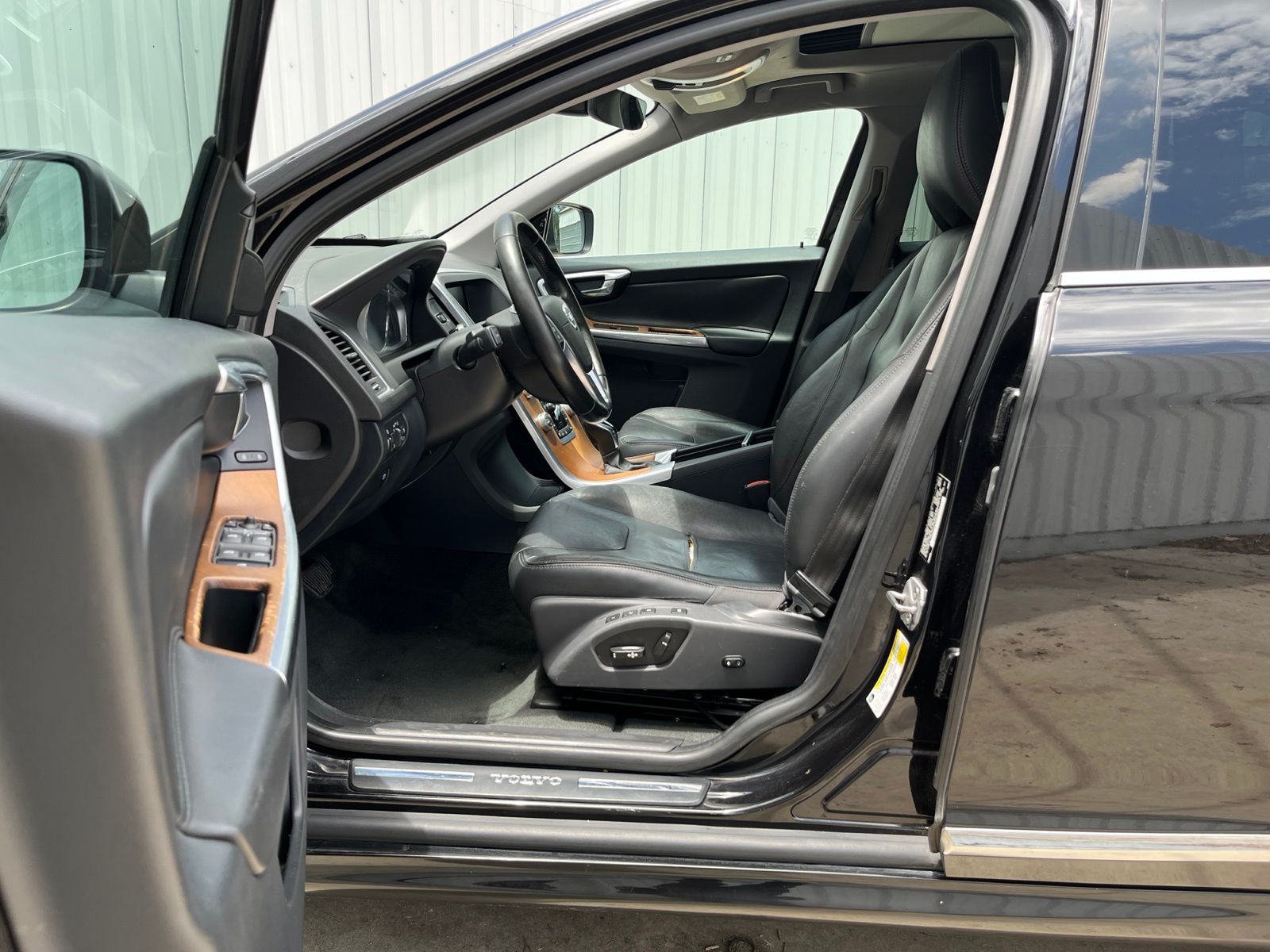 Used Car 2016 Volvo Xc60  T5 Drive-e Premier For Sale Under $12,000 In Austin, Texas