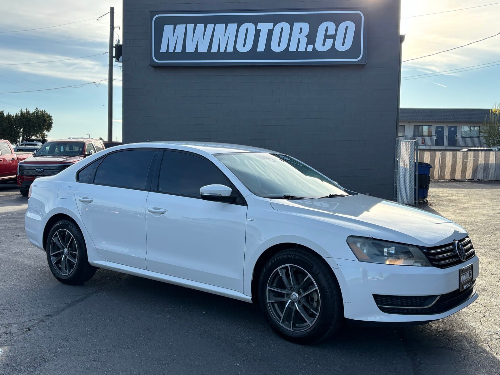 White 2015 Volkswagen Passat 1.8T Wolfsburg Edition FWD Sedan Front-Wheel Drive 6-Speed Automatic