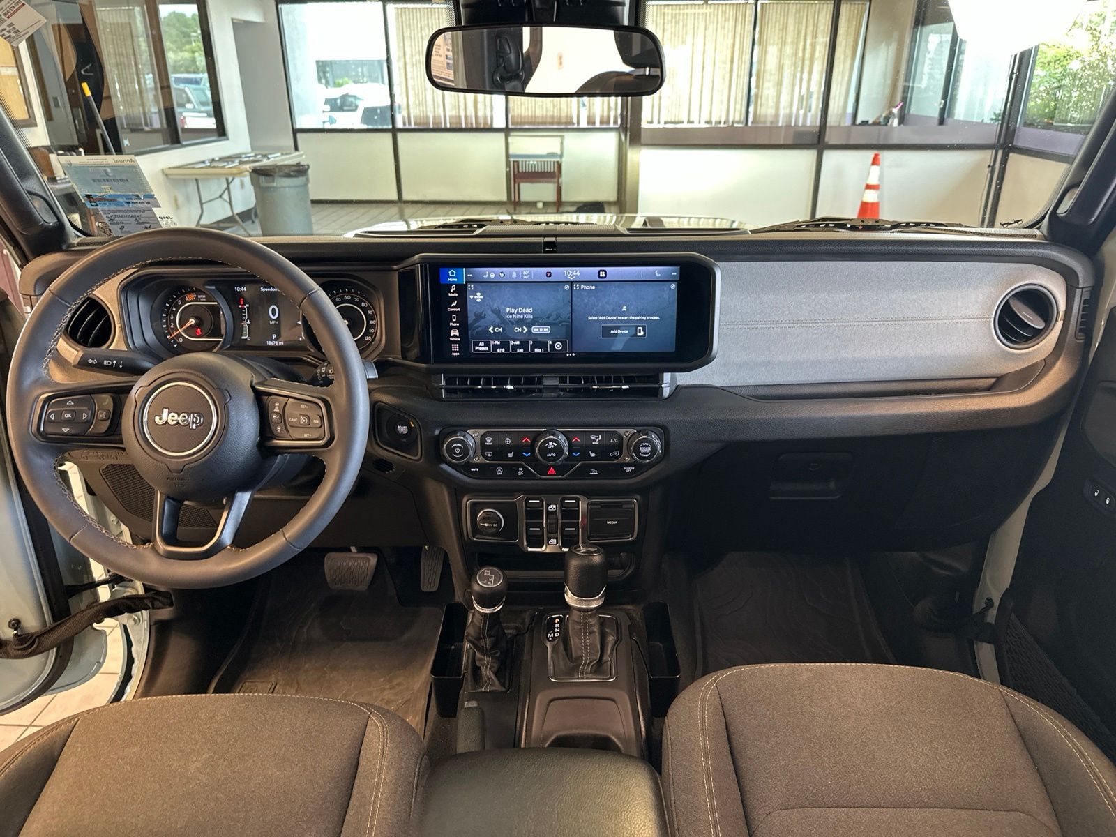Used 2024 Earl Clearcoat Jeep Sport S image 28