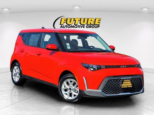 Red 2025 Kia Soul SUV / Crossover Front-Wheel Drive Continuously Variable Transmission