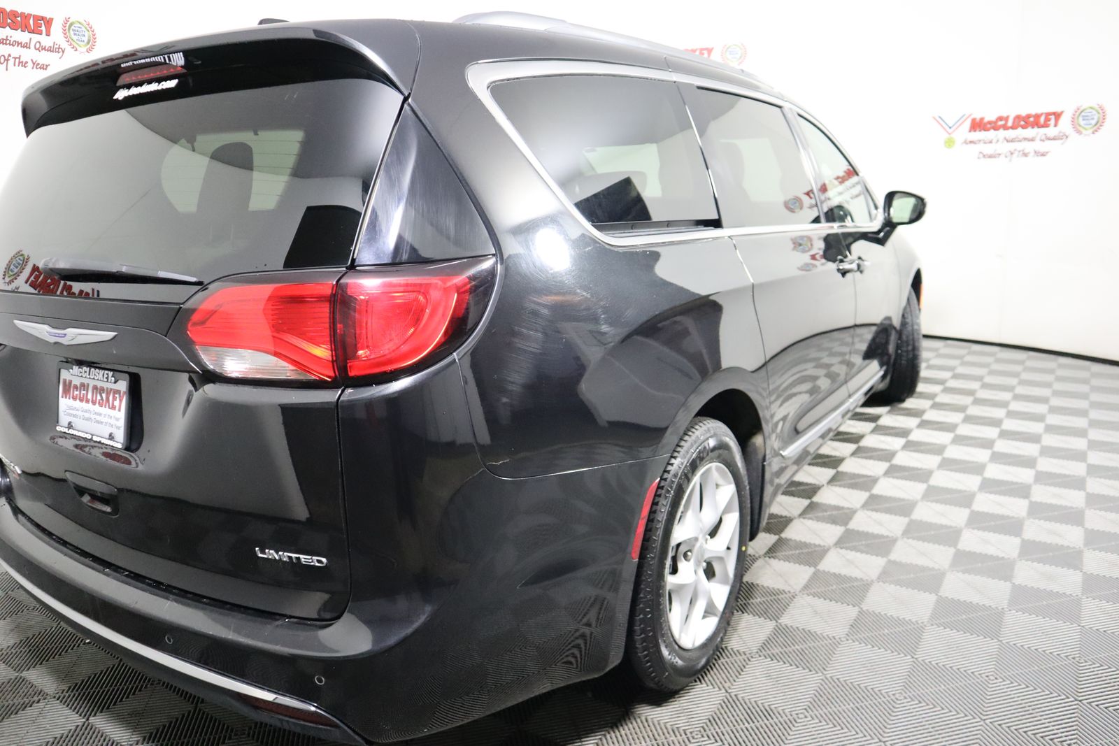 2020 Chrysler Pacifica Limited photo