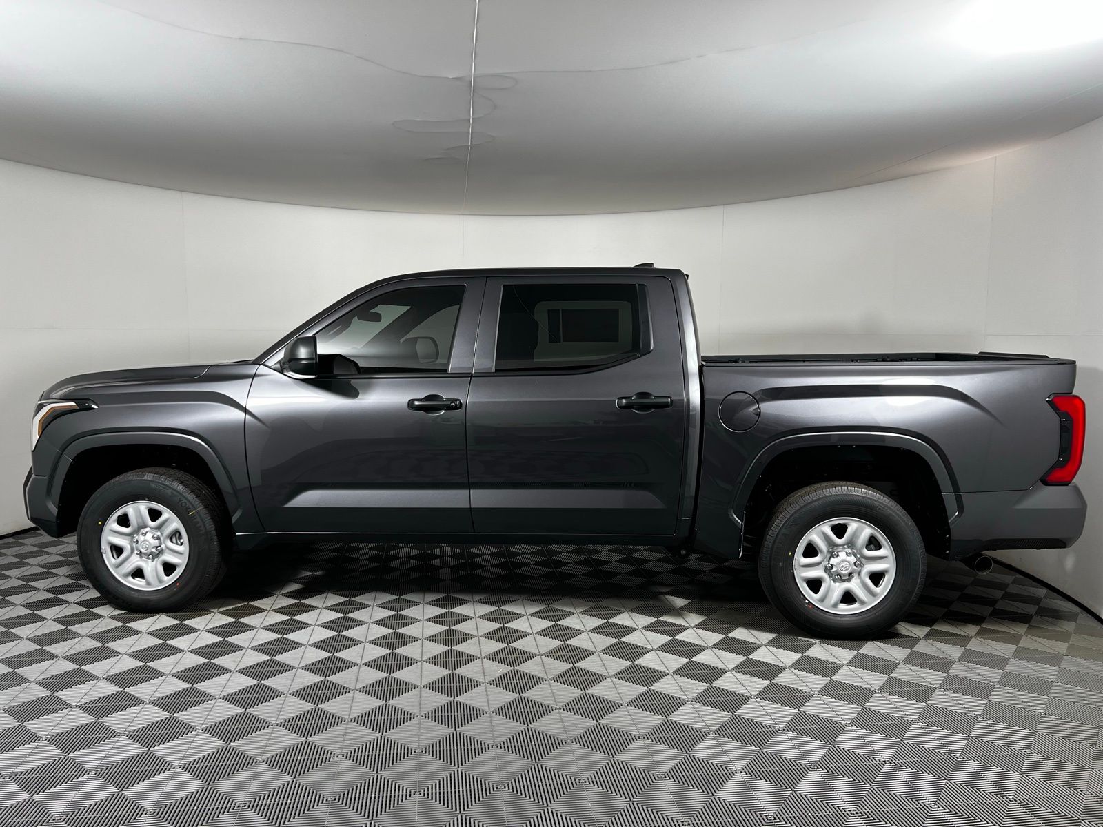 2025 Toyota Tundra SR 8