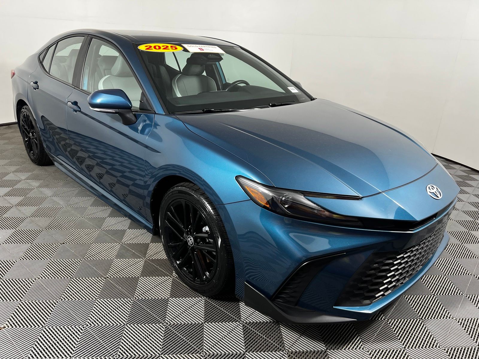 Thumbnail: 2025 Toyota Camry - 3