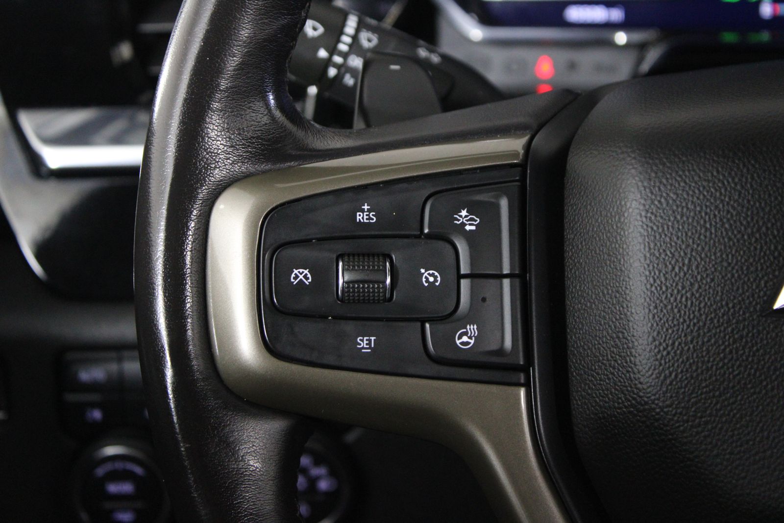Used 2023 Iridescent Pearl Tricoat Chevrolet High Country image 20