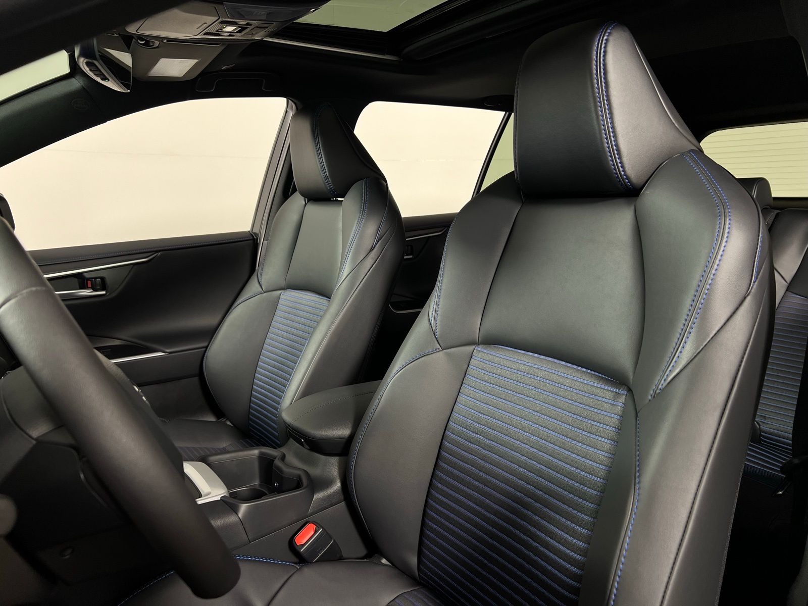 Thumbnail: 2025 Toyota RAV4 - 10