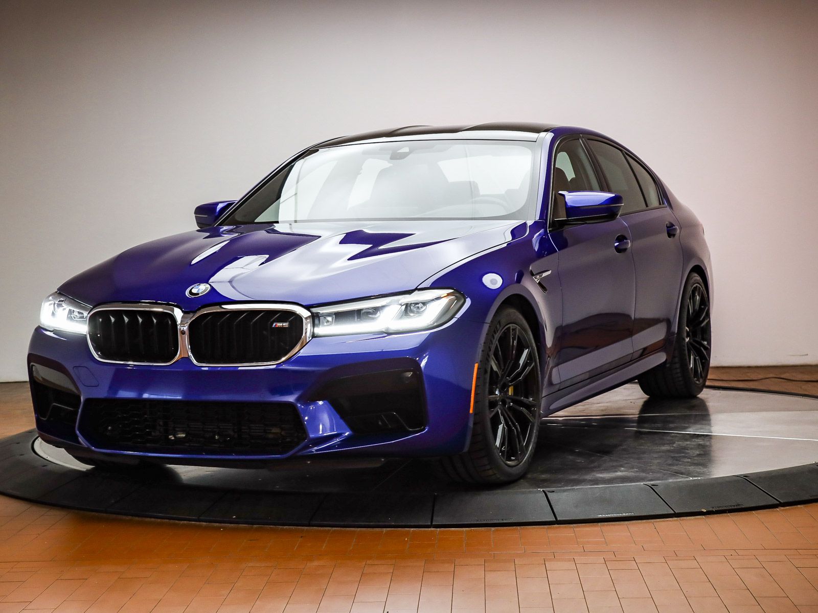 2022 BMW M5 AWD