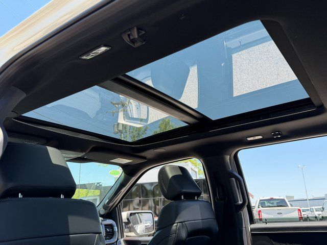 New 2026 Star White Metallic Tri-Coat Ford Platinum image 23