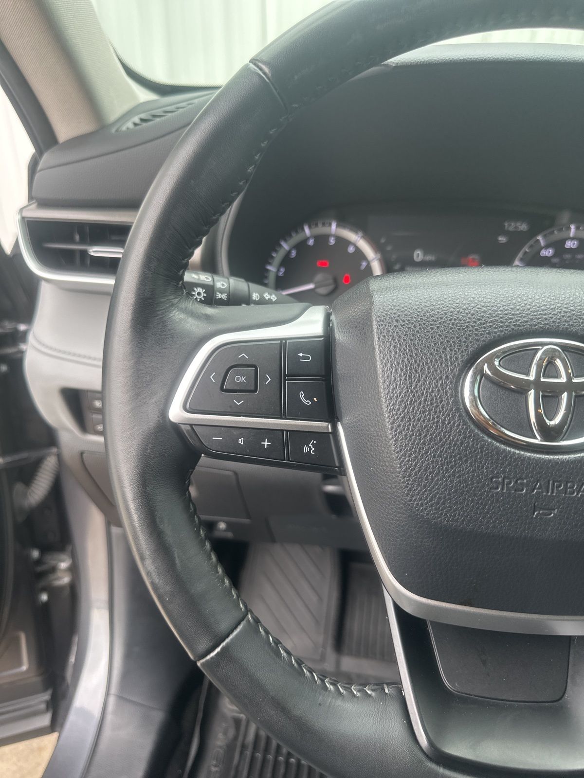 Used Car 2023 Toyota Highlander  Le For Sale Under $35,000 In Austin, Texas