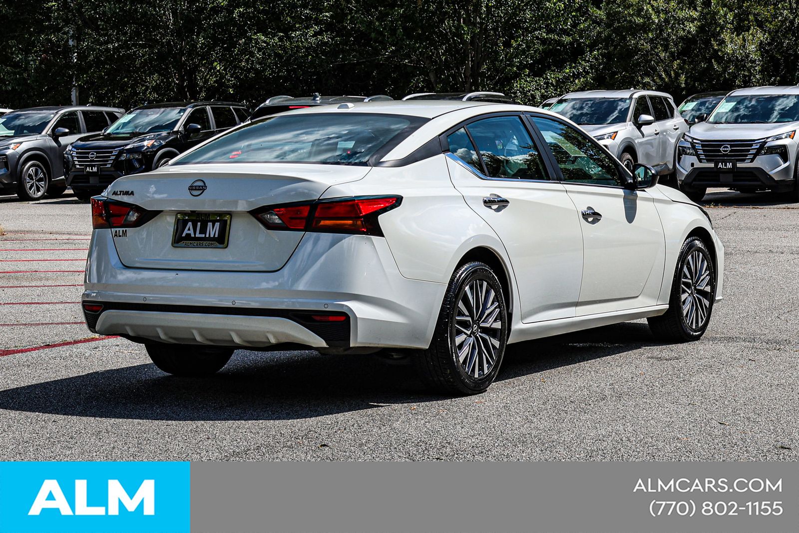 Used 2025 White Nissan 2.5 SV image 6