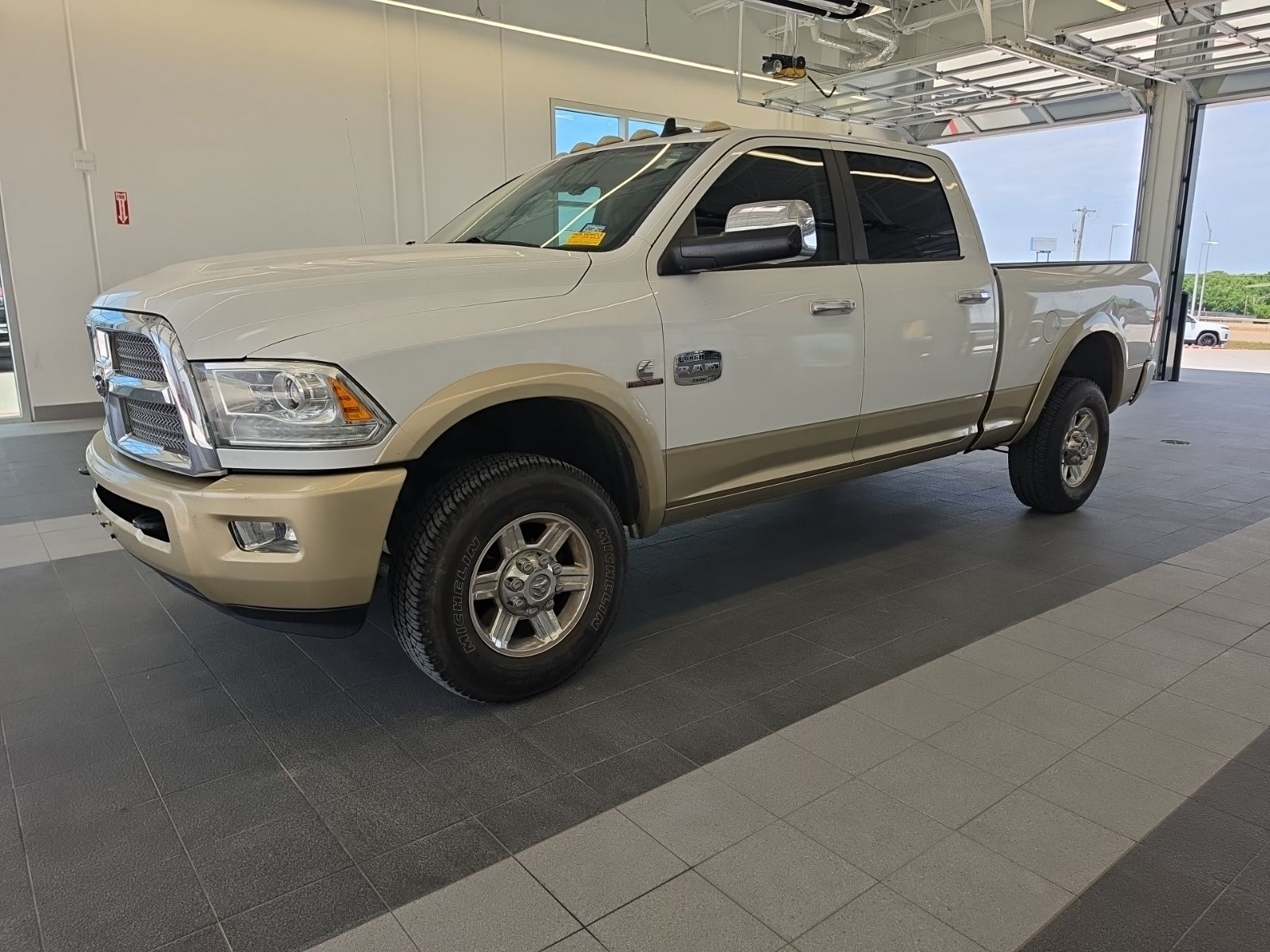 Bright White Clearcoat 2013 RAM 2500 Laramie Longhorn Crew Cab 4WD Pickup Truck Four-Wheel Drive 6-Speed Automatic