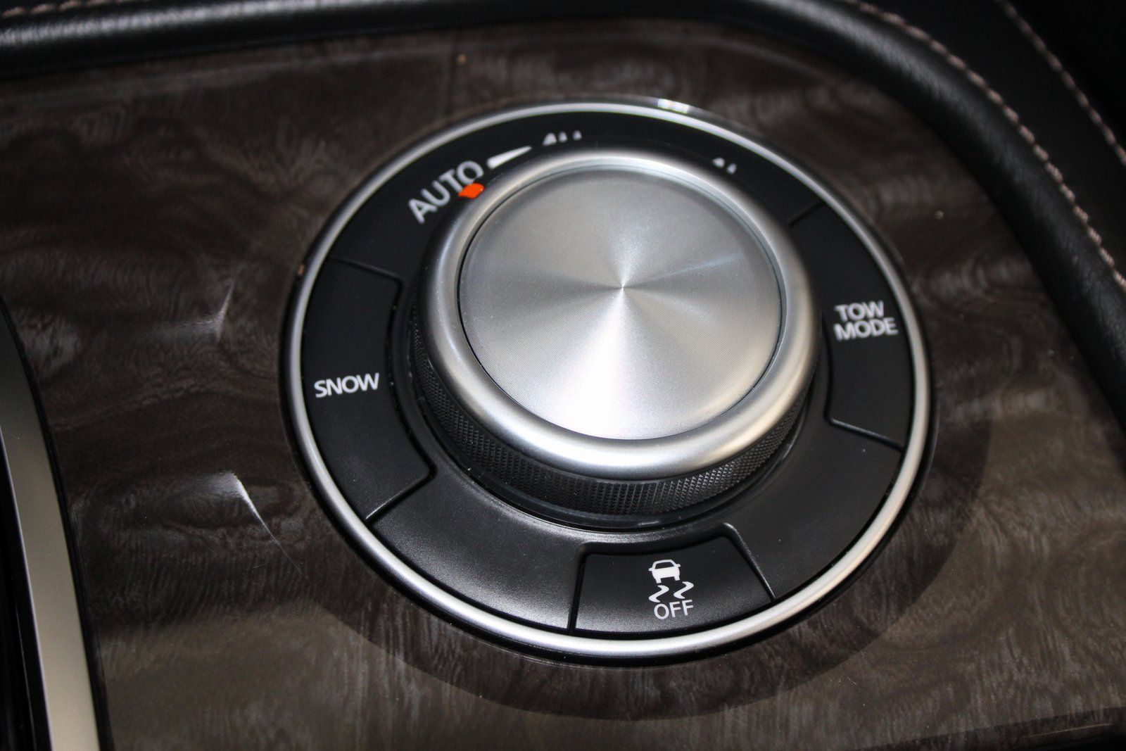 Used 2024 Black Nissan Platinum image 27