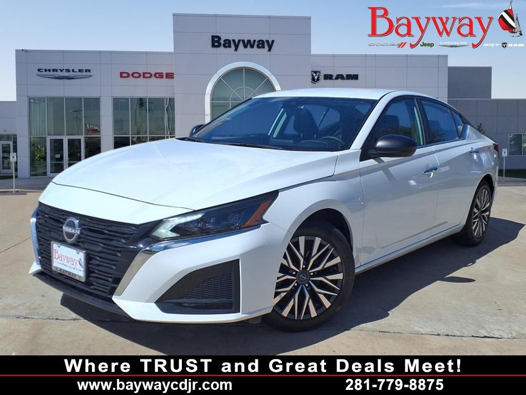 Glacier White 2025 Nissan Altima 2.5 SV FWD Sedan Front-Wheel Drive Continuously Variable Transmission