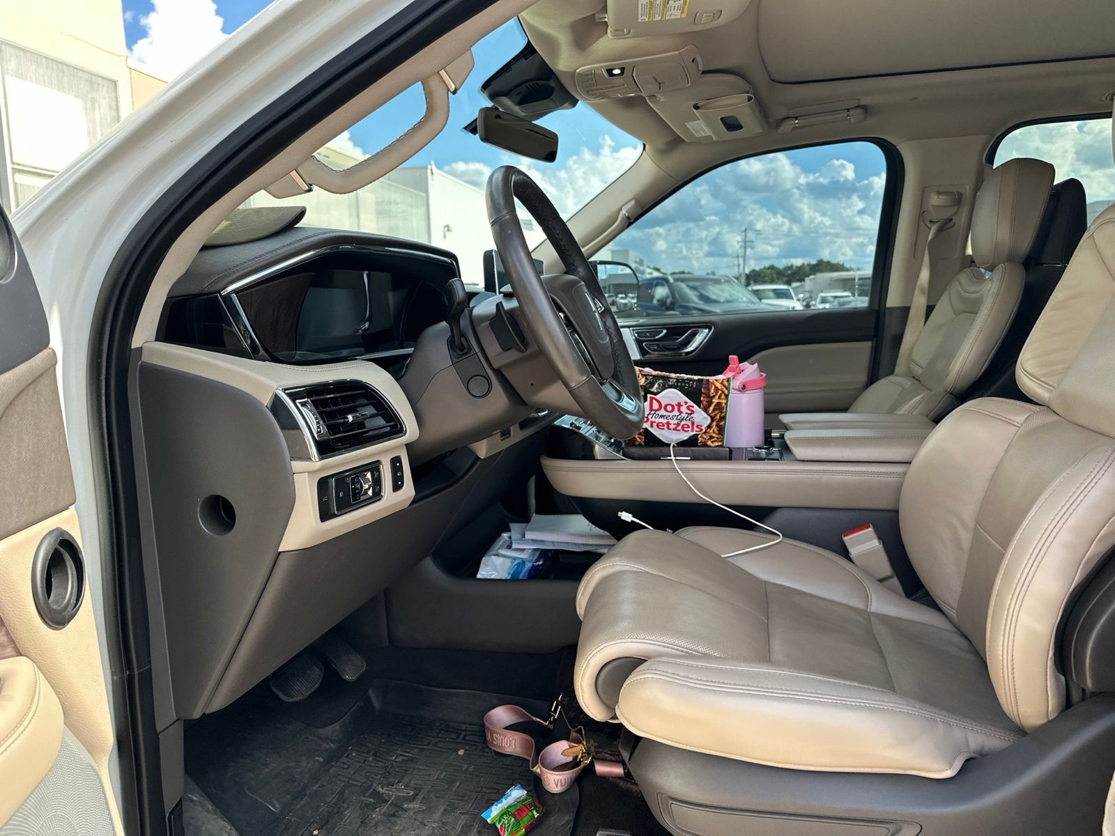 2023 Pristine White Metallic Tri-Coat Lincoln Navigator Reserve 4X4 SUV