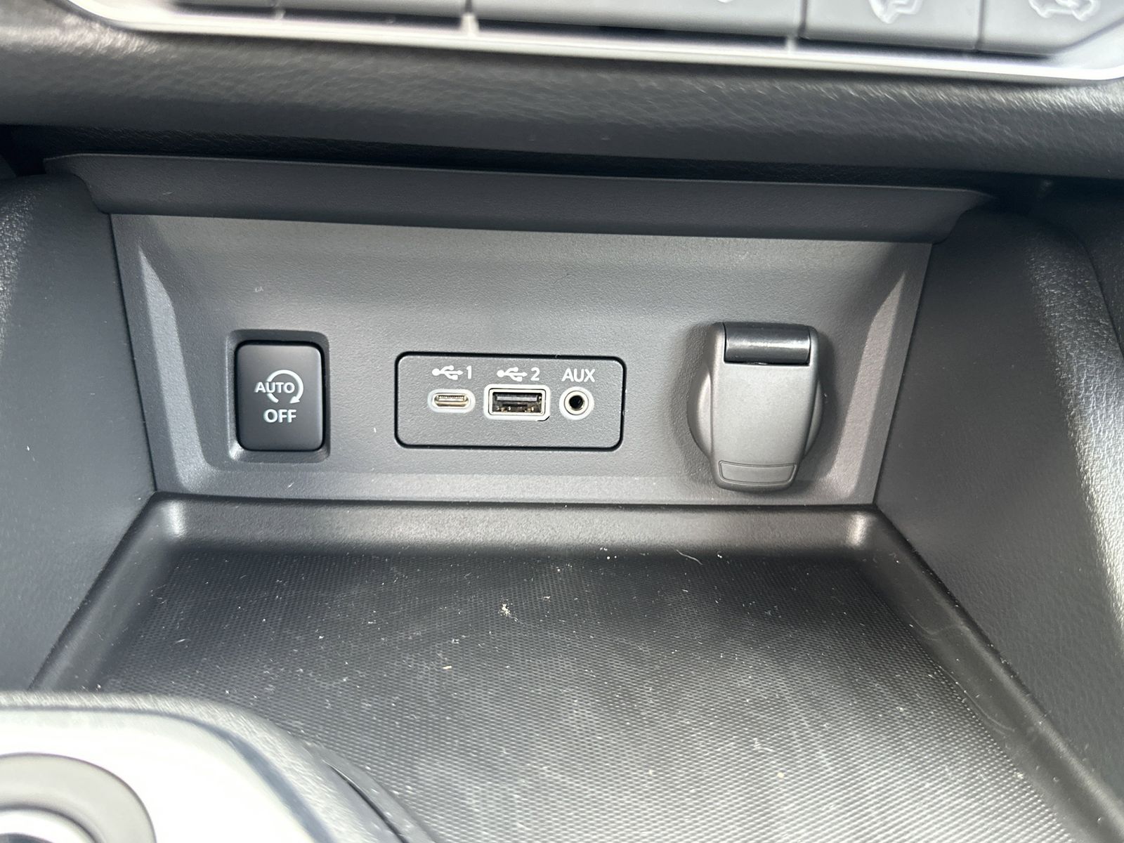 2025 Nissan Sentra SV photo 8
