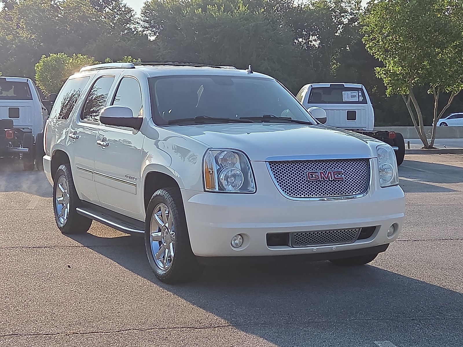 White Diamond Tricoat 2014 GMC Yukon SUV / Crossover All-Wheel Drive 6-Speed Automatic Overdrive