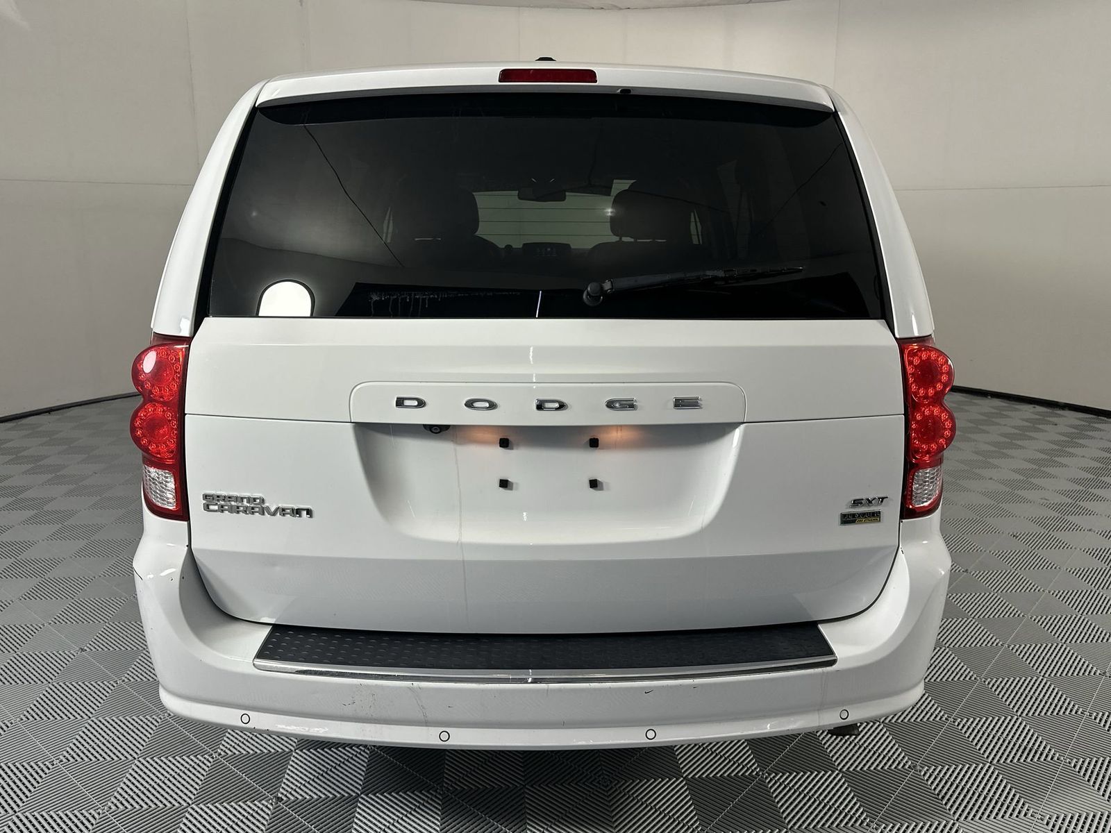 View vehicle photo 7