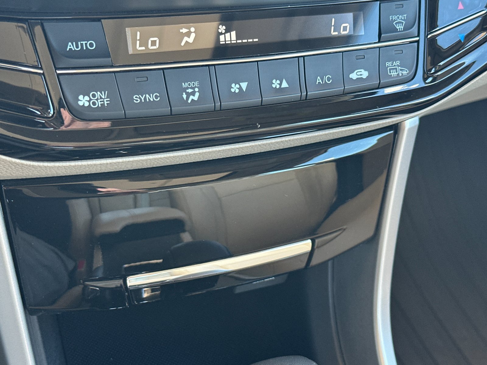 2017 Honda Accord Touring — full photo 20 of 28