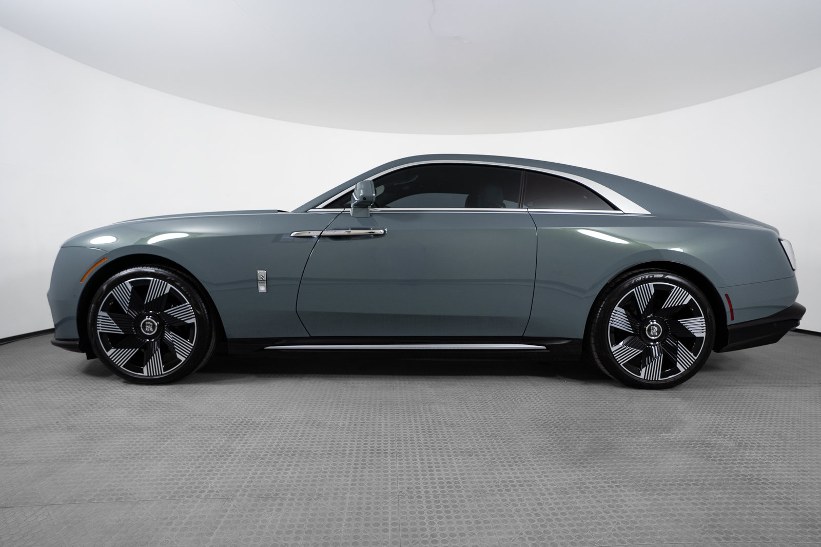 2024 Rolls-Royce Spectre — full photo 2 of 54