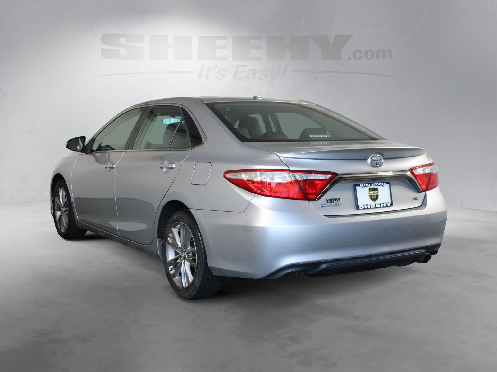 Used 2016 Silver Toyota SE image 12