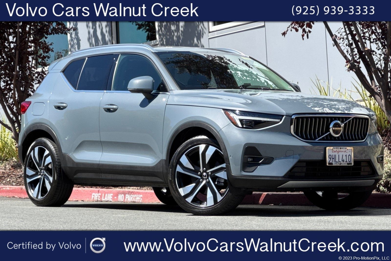 Thunder Gray Metallic 2023 Volvo XC40 SUV / Crossover All-Wheel Drive Automatic