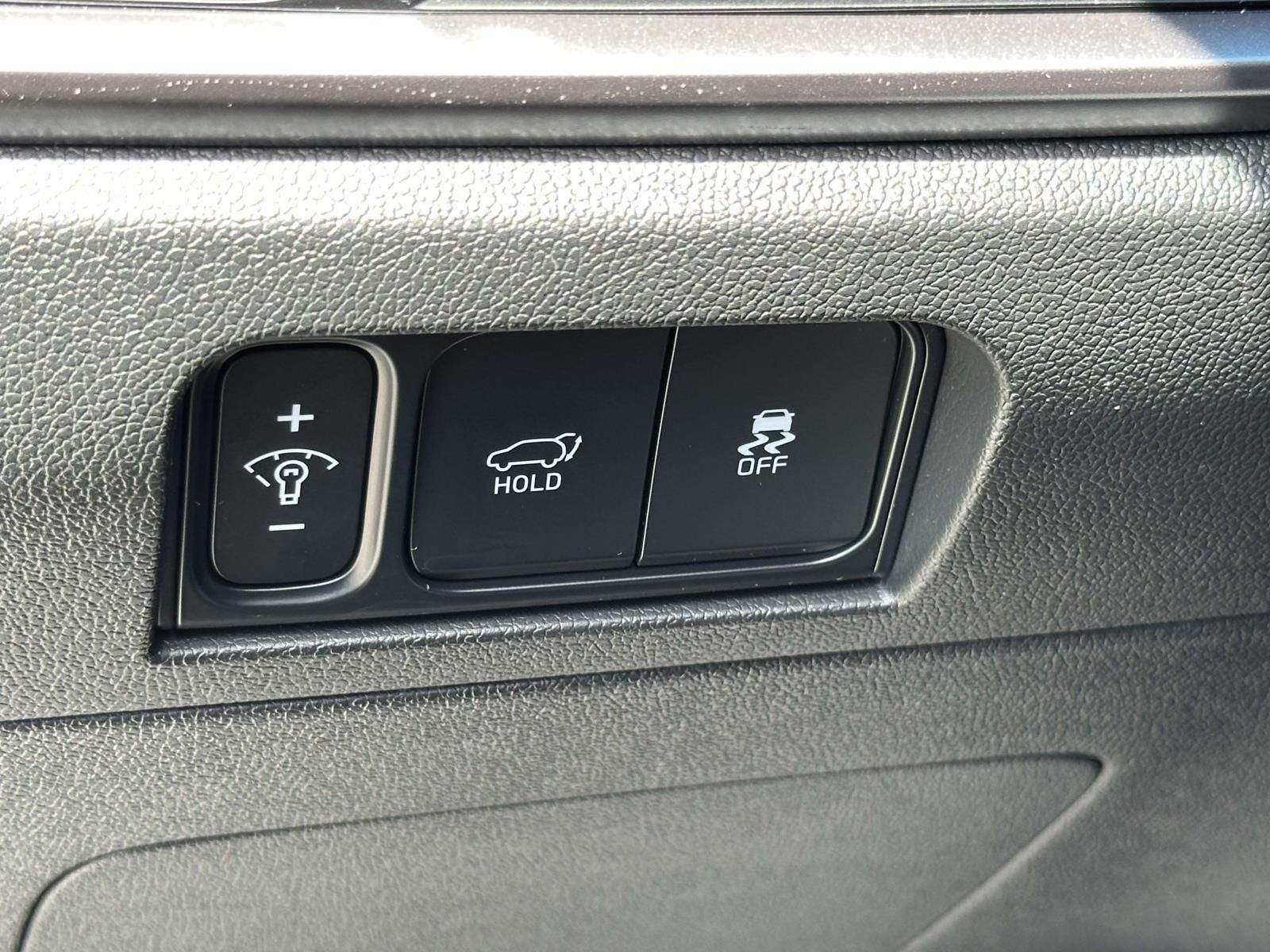 Used 2025  Kia EX image 24