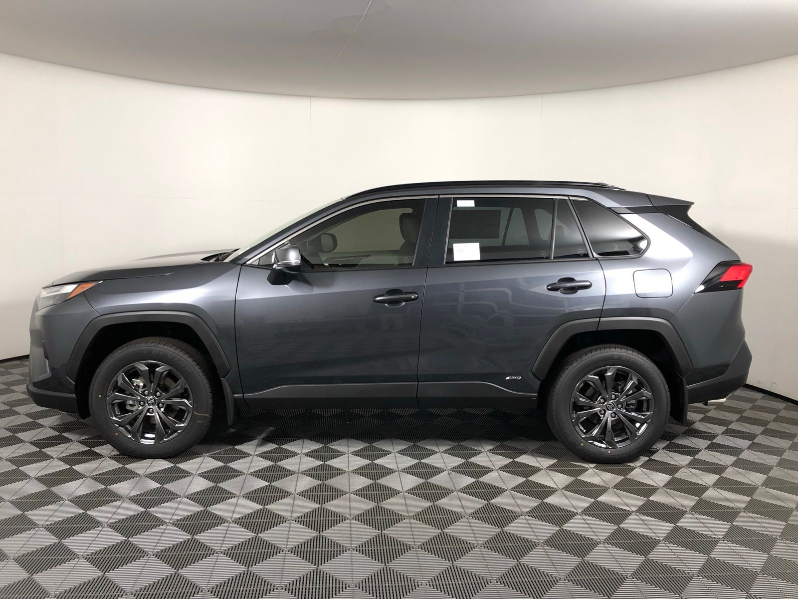 2025 Toyota RAV4 XLE Premium 8