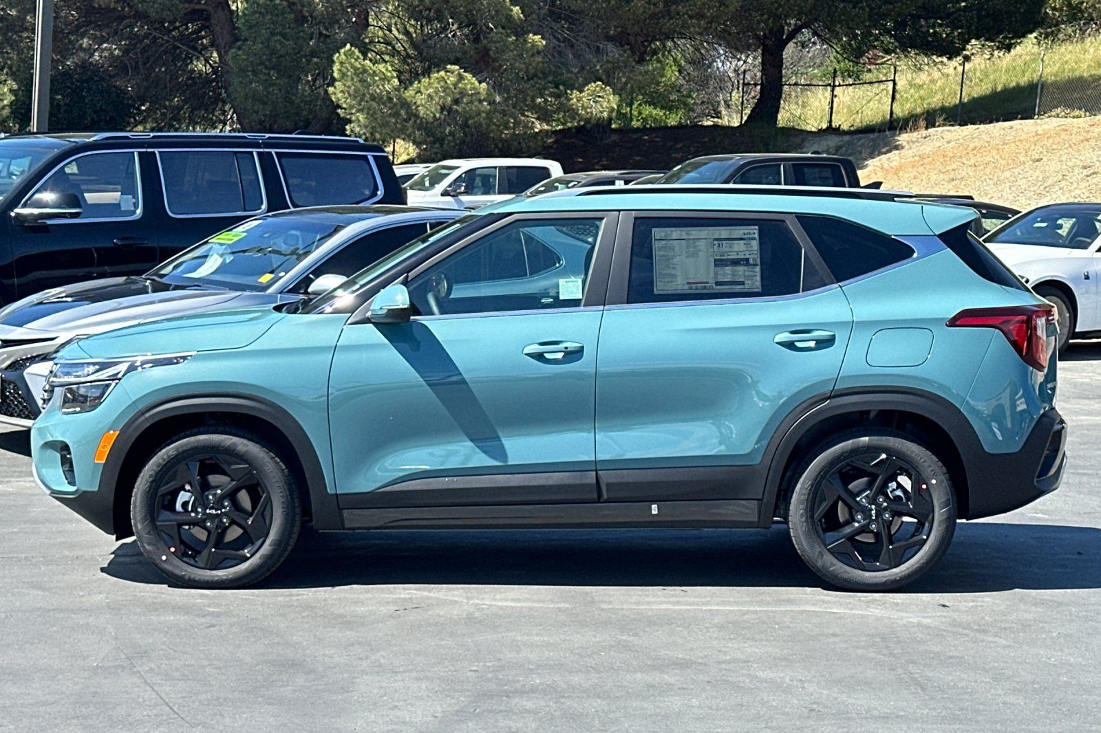 View vehicle photo 7