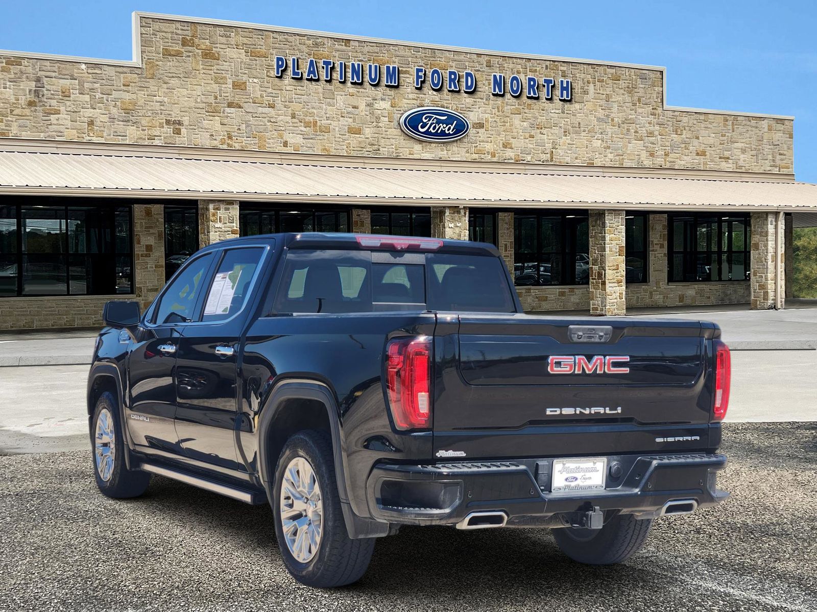 View vehicle photo 4