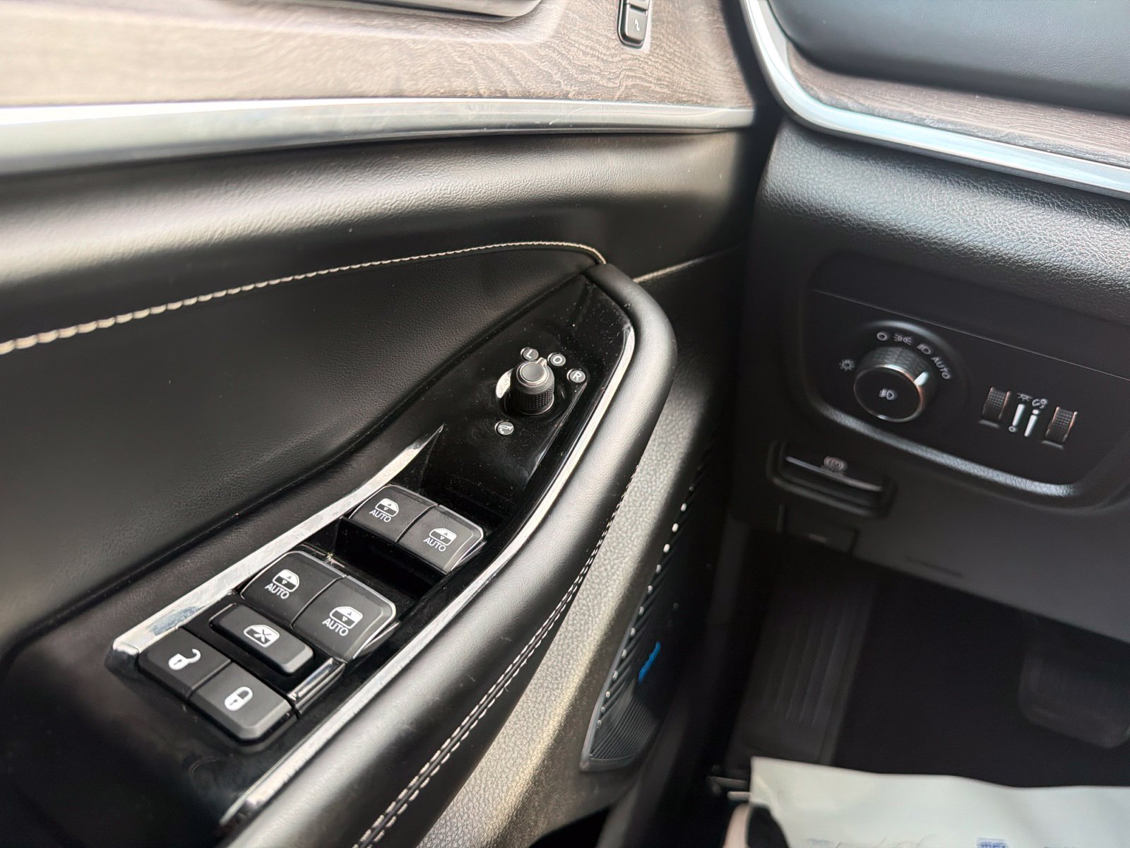 Used 2022 Metallic Jeep Overland image 23
